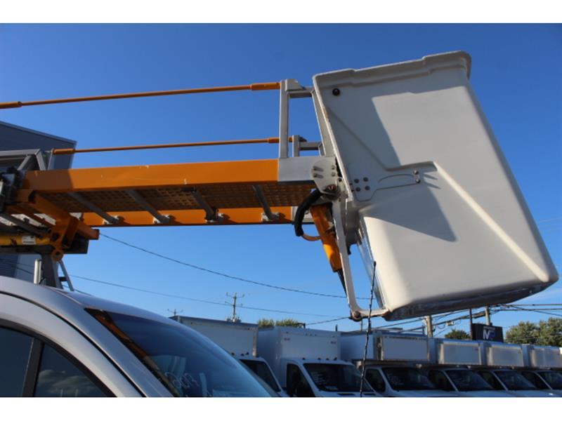 Ford Transit Cargo Van 2017 - Image 10