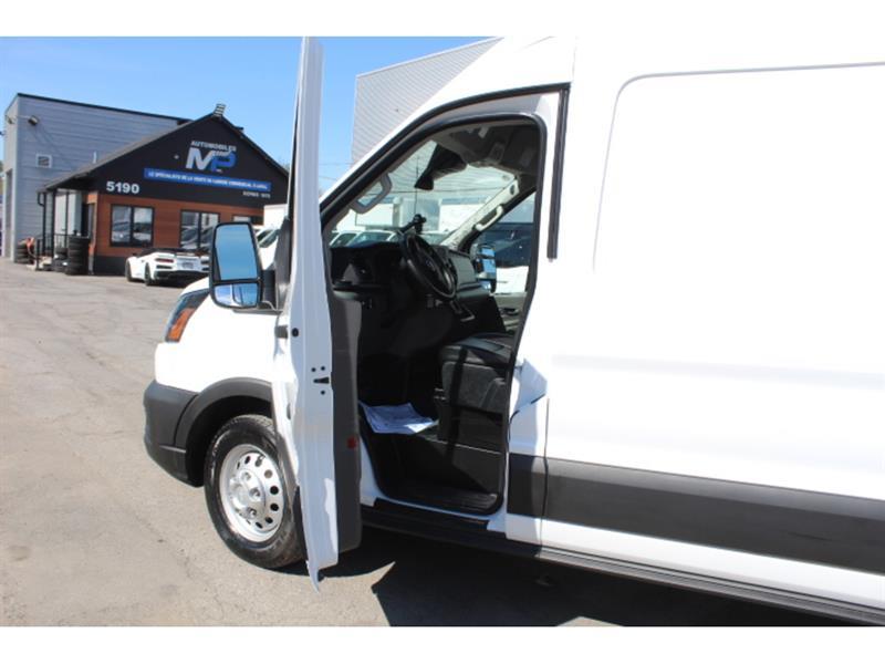 Ford Transit Cargo Van 2023 - Image 12