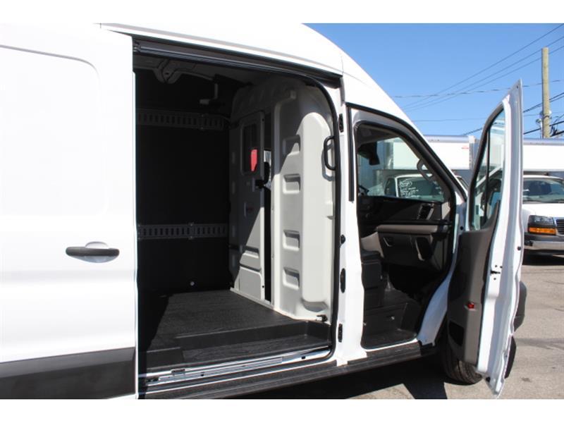 Ford Transit Cargo Van 2023 - Image 17