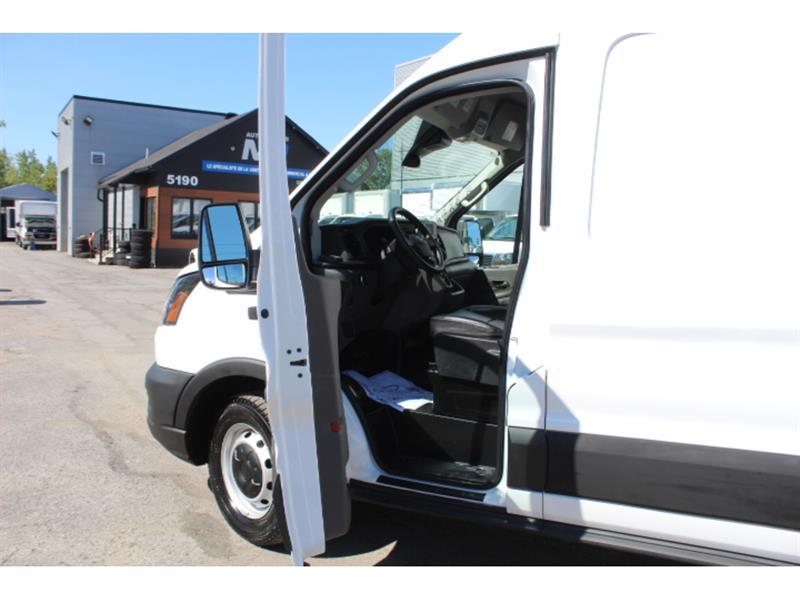 Ford Transit Cargo Van 2024 - Image 17