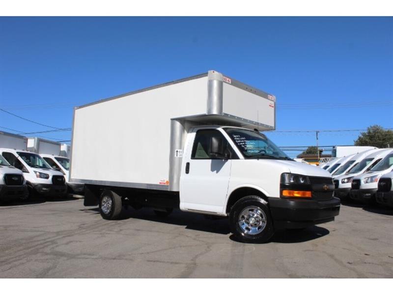 Chevrolet Express 3500 2024 - Image 2
