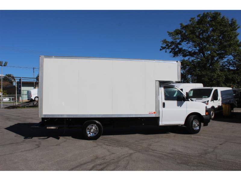 Chevrolet Express 3500 2024 - Image 3