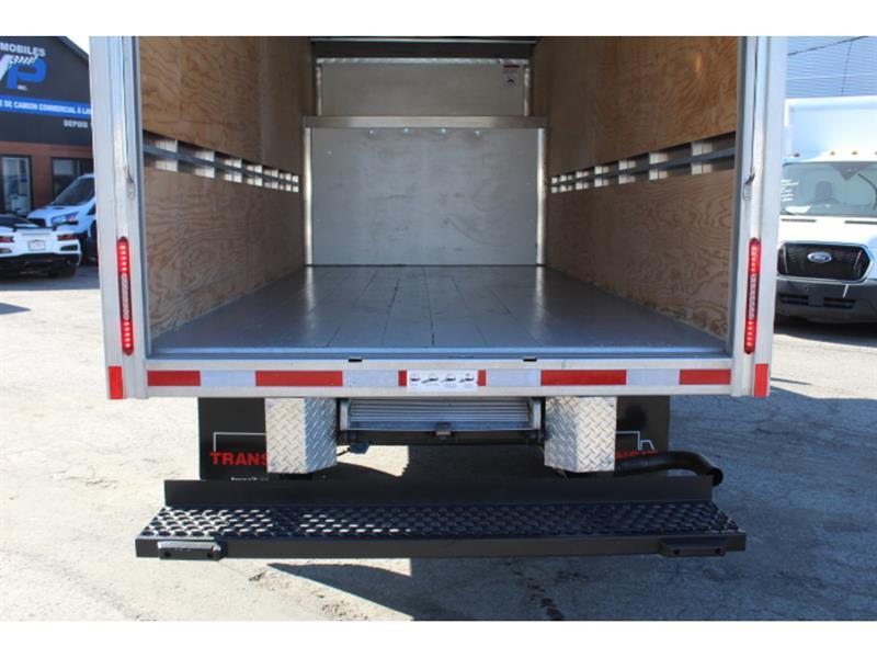 Chevrolet Express 3500 2024 - Image 10