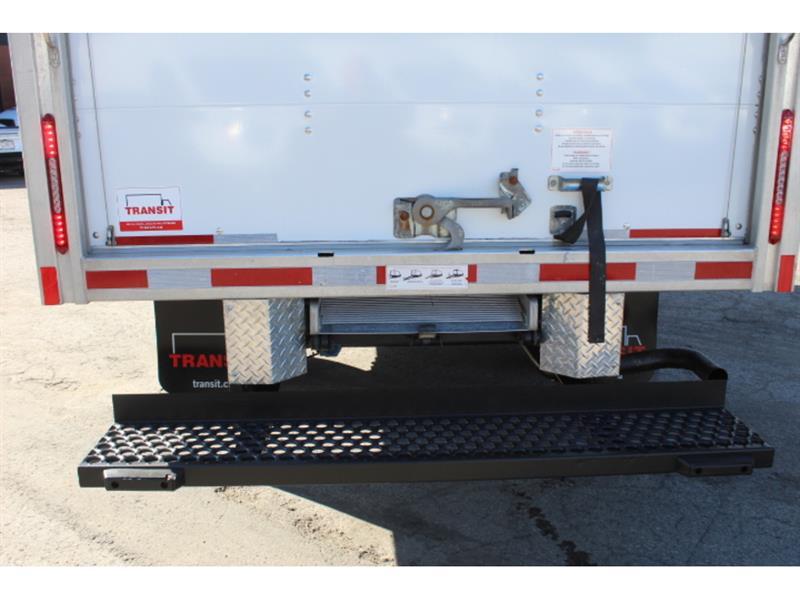 Chevrolet Express 3500 2024 - Image 12