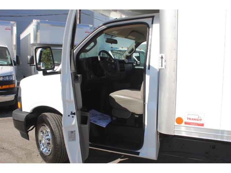 Chevrolet Express 3500 2024 - Image 15