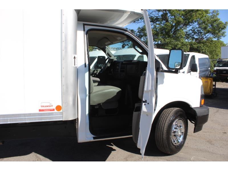 Chevrolet Express 3500 2024 - Image 24