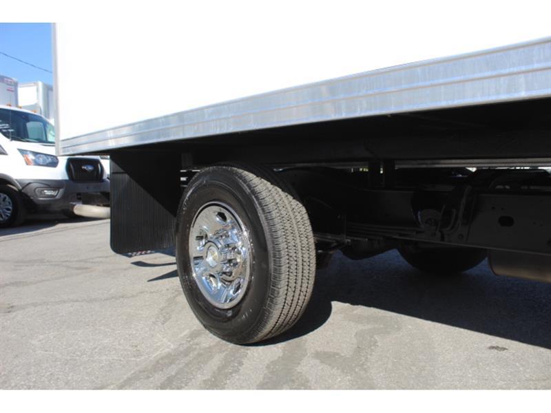 Chevrolet Express 3500 2024 - Image 25