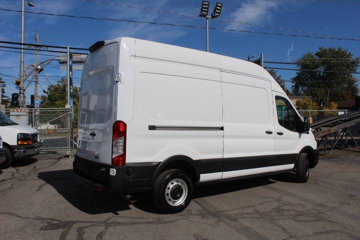 Ford Transit Cargo Van 2024 - Image 14
