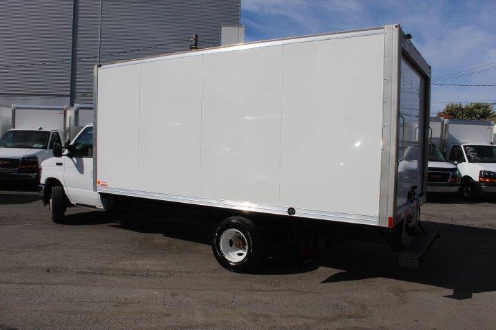 Ford Econoline 2022 - Image 2