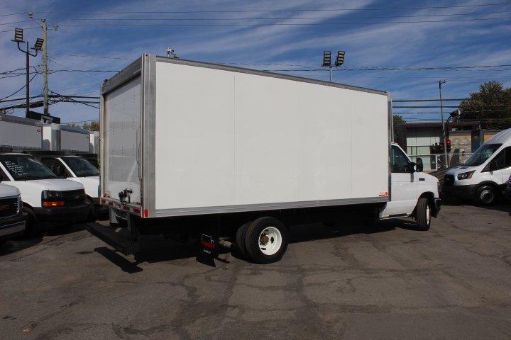 Ford Econoline 2022 - Image 14