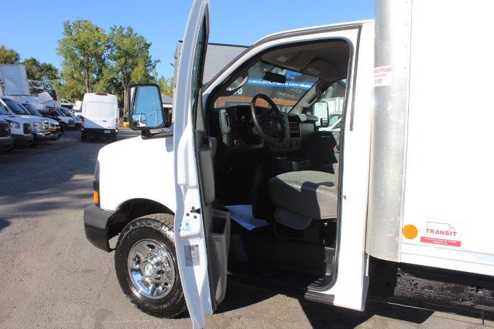 Chevrolet Express Cargo 2022 - Image 5