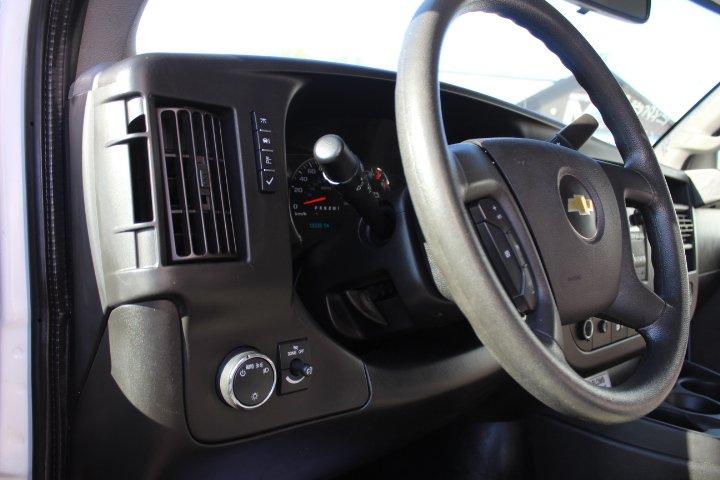 Chevrolet Express Cargo 2022 - Image 8