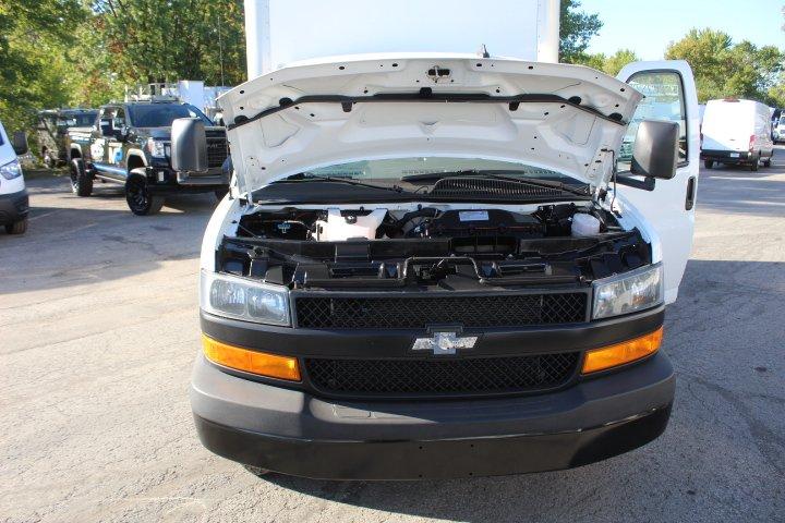 Chevrolet Express Cargo 2022 - Image 13