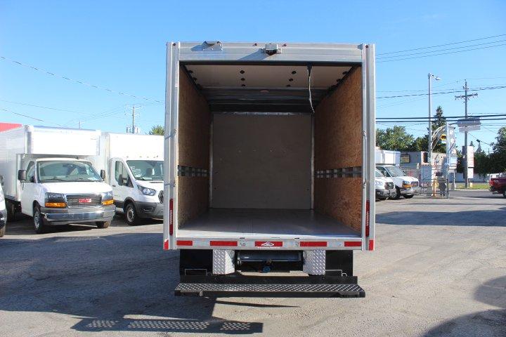 Chevrolet Express Cargo 2022 - Image 16