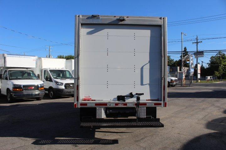 Chevrolet Express Cargo 2022 - Image 19