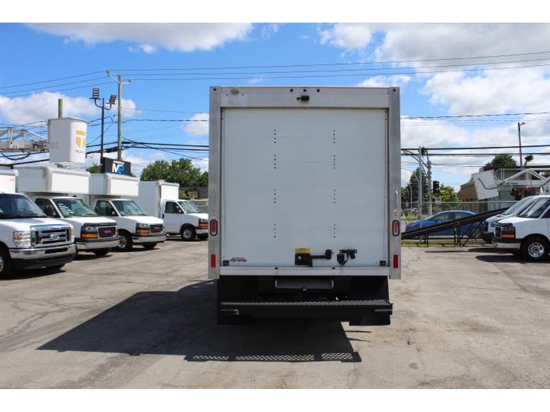 Ford Transit Cargo Van 2023 - Image 10