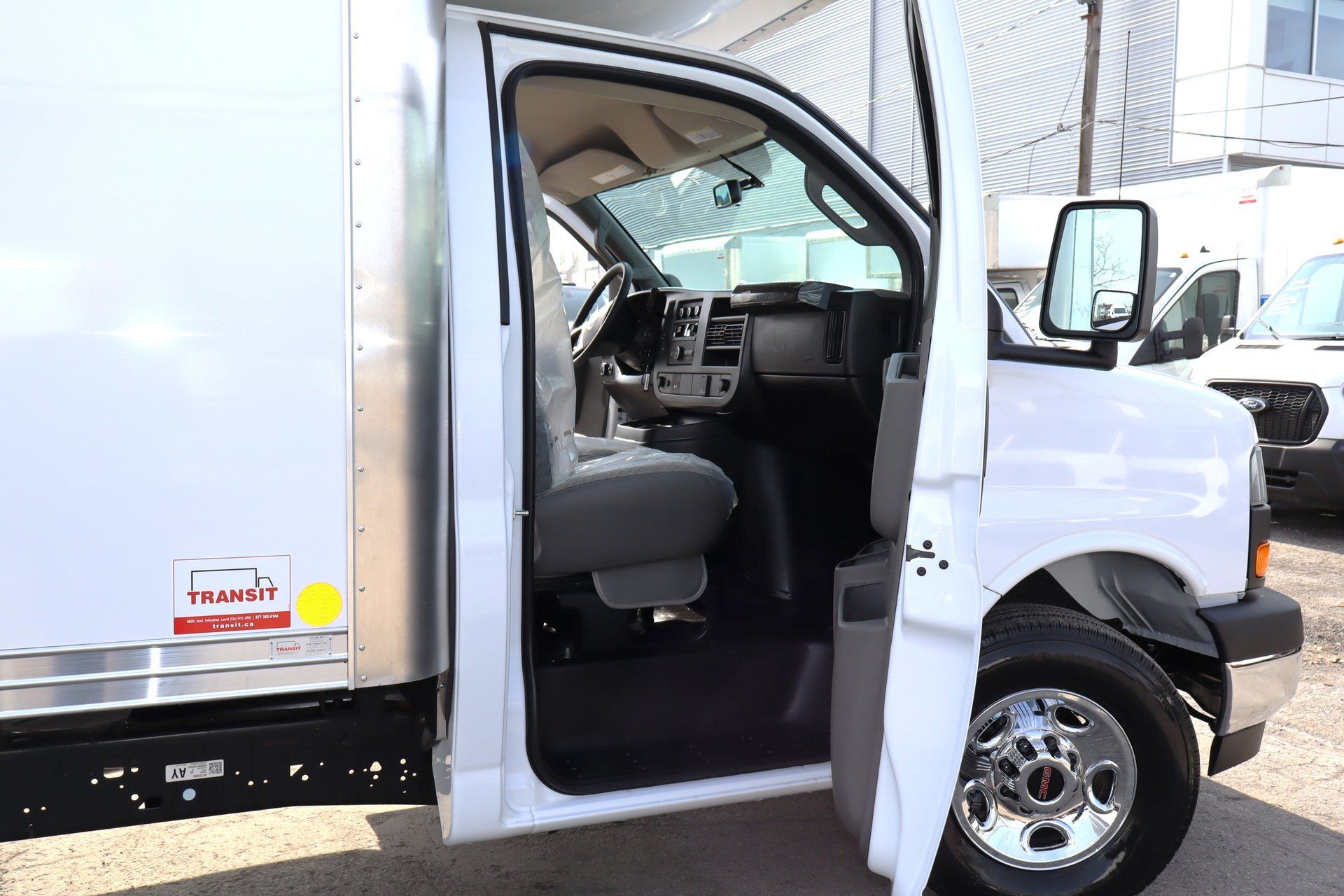 GMC Savana Cargo 2026 - Thumbnail 15