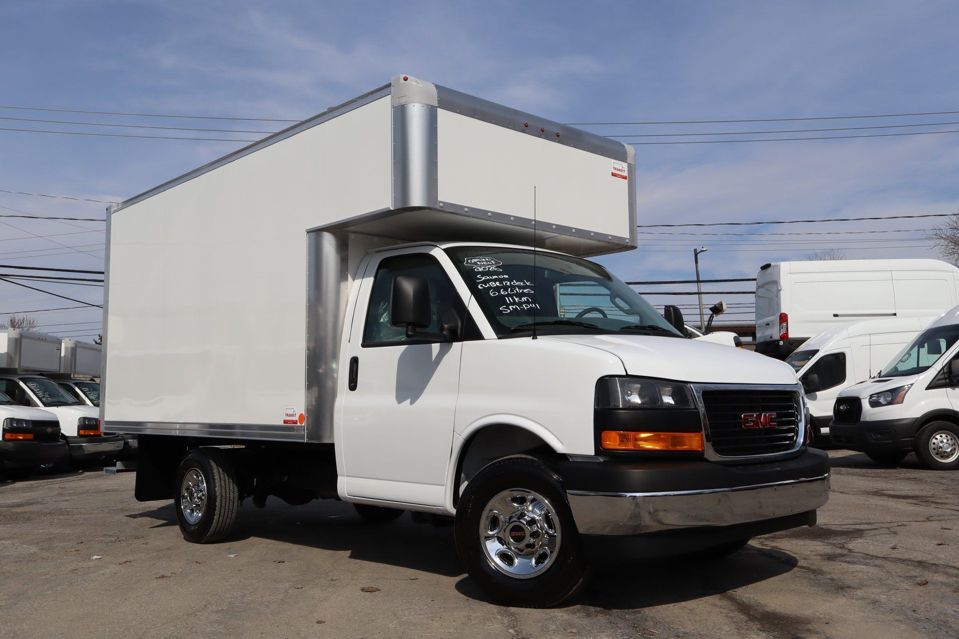 GMC Savana Cargo 2026 - Thumbnail 3