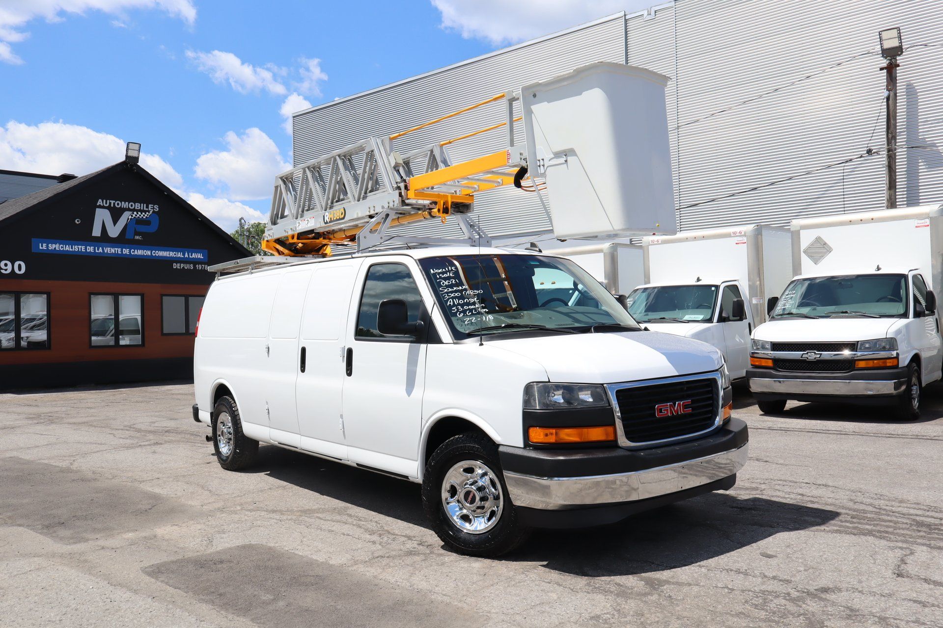 GMC Savana 2021 - Thumbnail 5