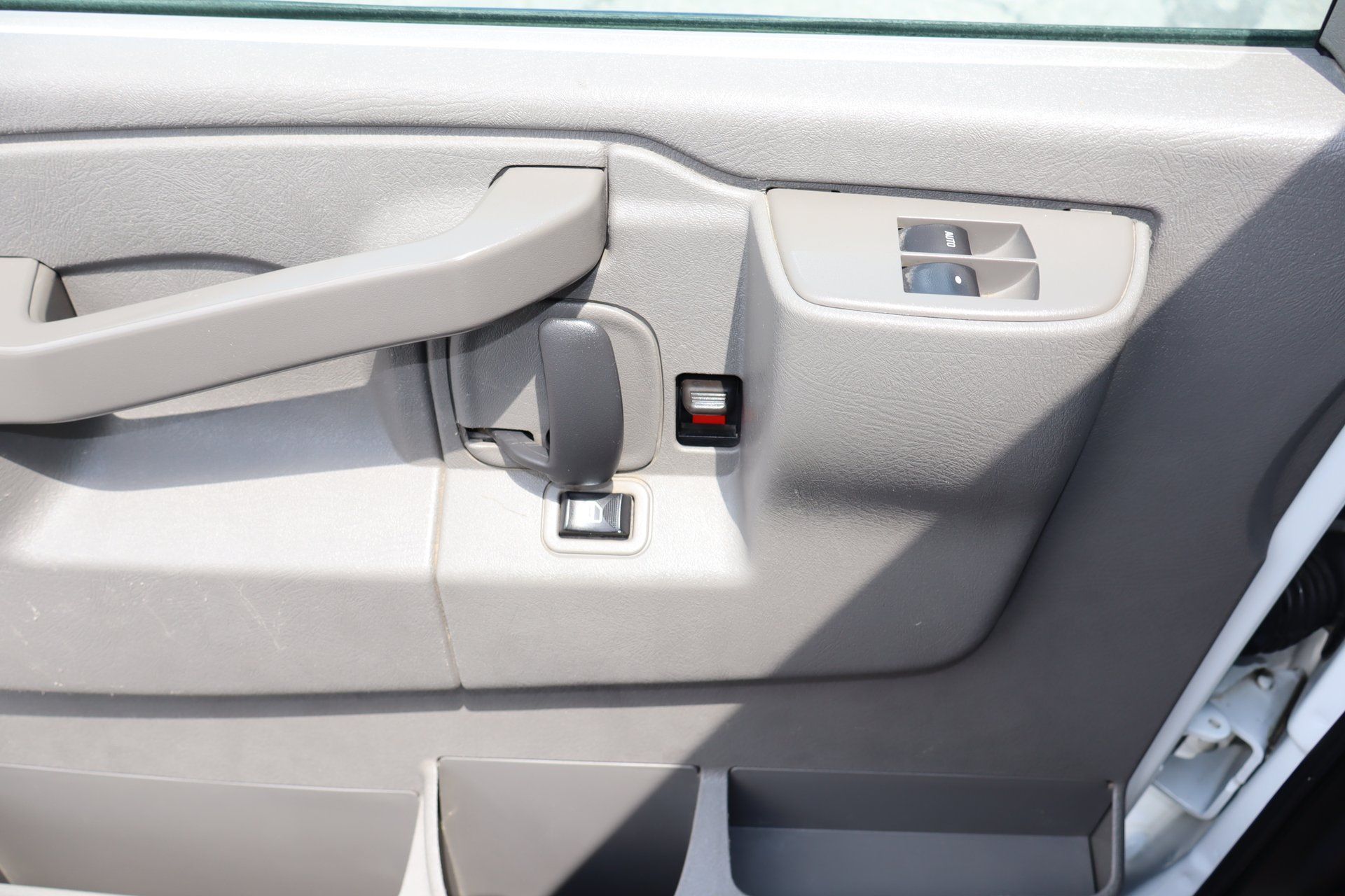 GMC Savana 2021 - Thumbnail 23