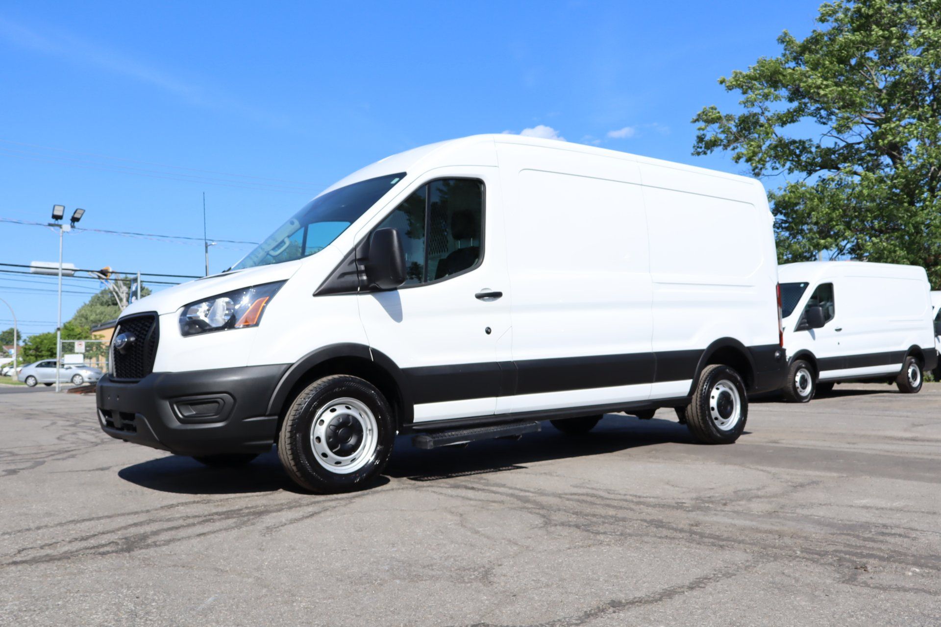 Ford Transit Cargo Van 2024 - Thumbnail 2