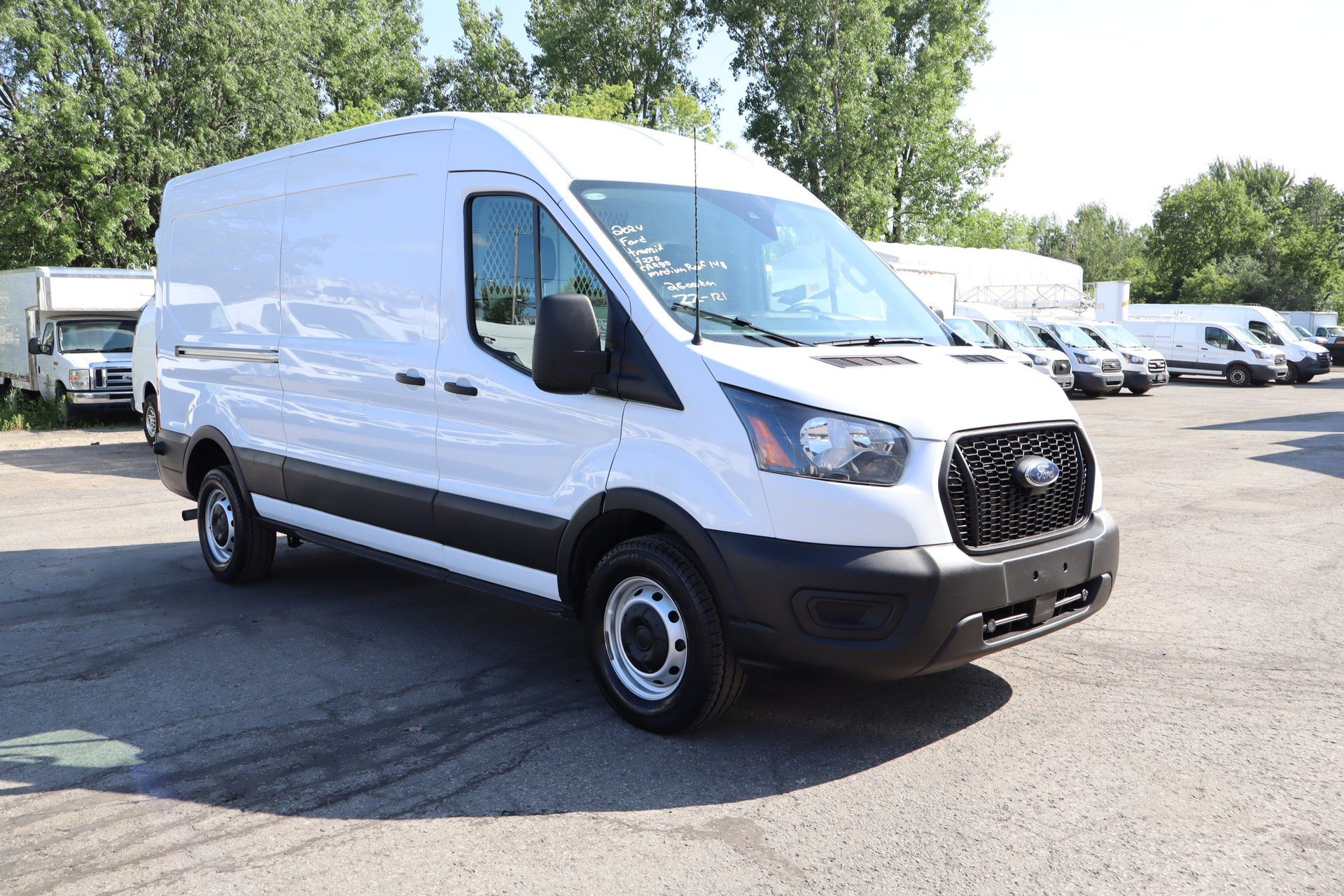 Ford Transit Cargo Van 2024 - Thumbnail 4