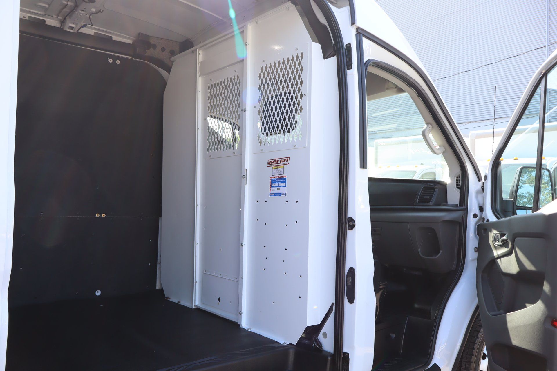 Ford Transit Cargo Van 2024 - Thumbnail 17