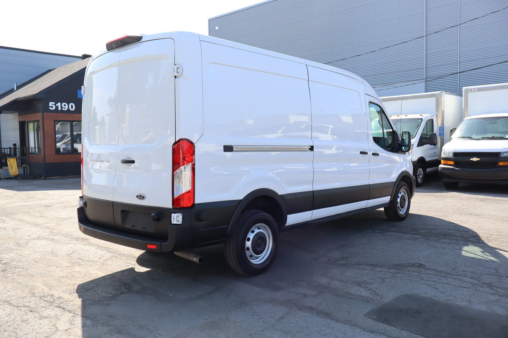 Ford Transit Cargo Van 2024 - Thumbnail 6