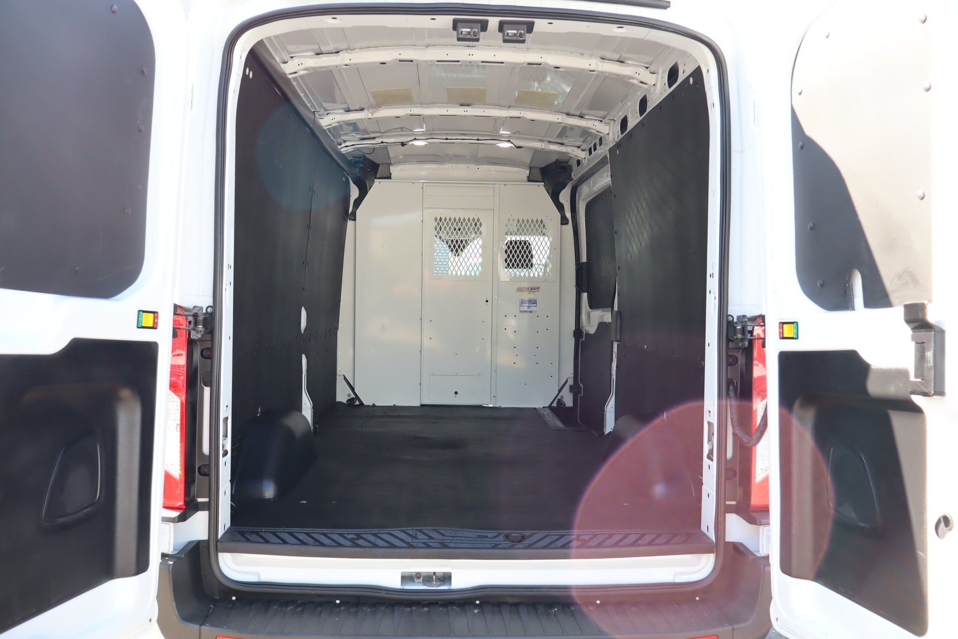 Ford Transit Cargo Van 2024 - Thumbnail 19