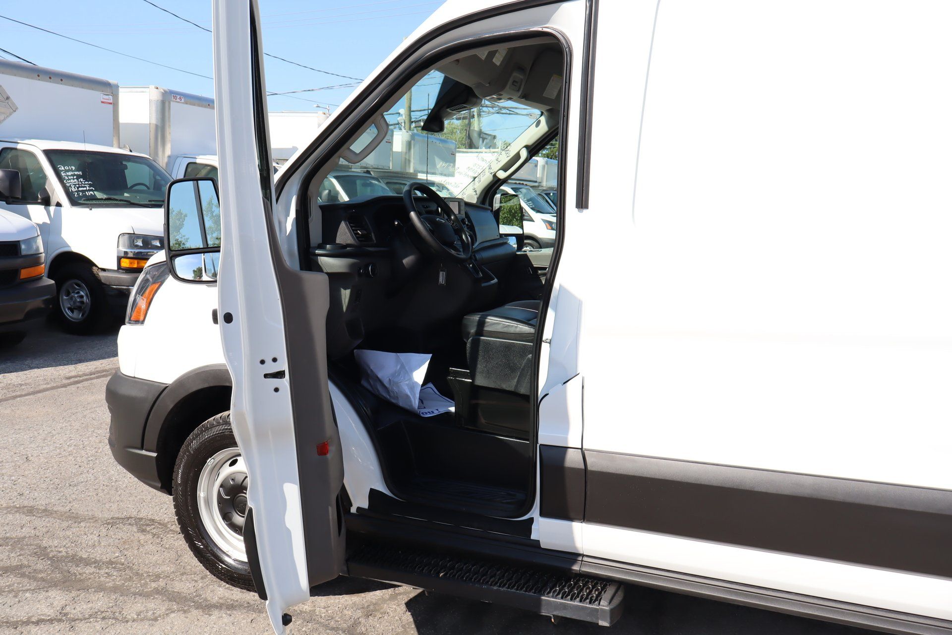 Ford Transit Cargo Van 2024 - Thumbnail 16
