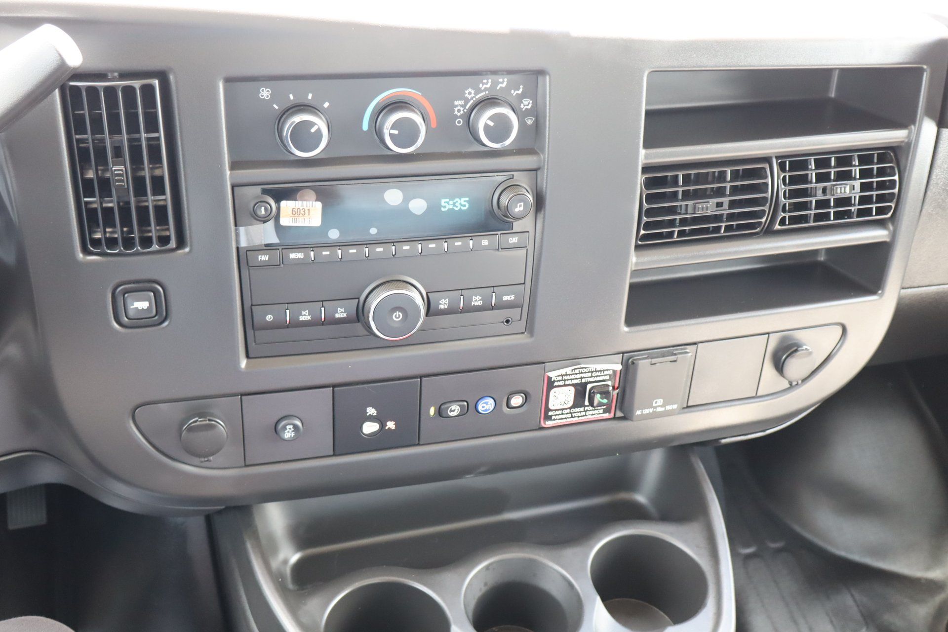 GMC Savana 2025 - Thumbnail 17