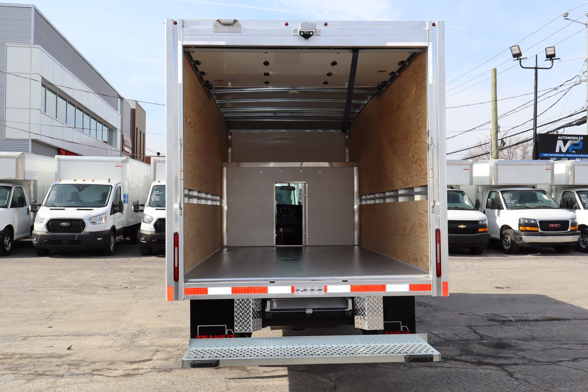 GMC Savana Cargo 2026 - Image 14