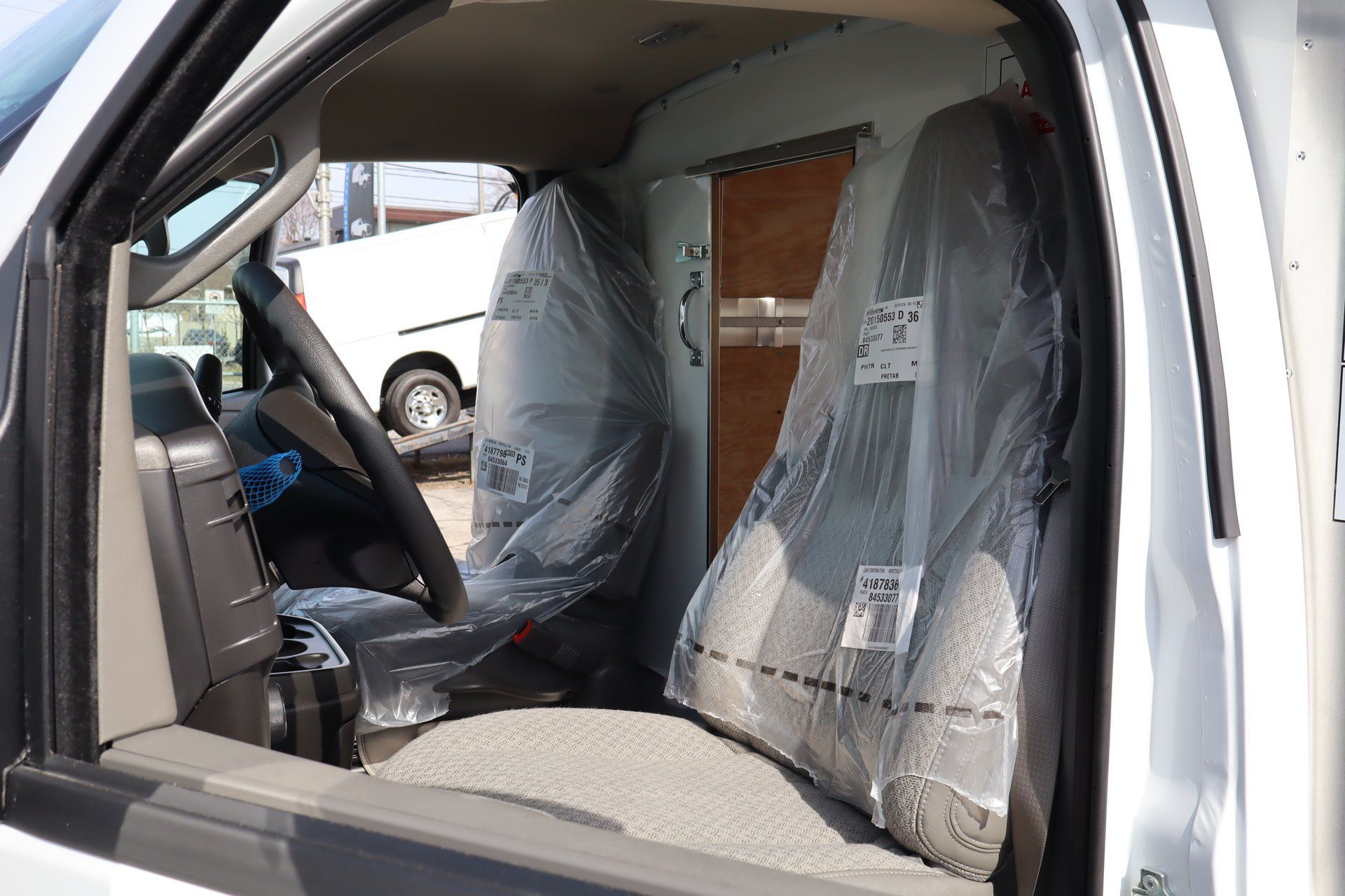 GMC Savana Cargo 2026 - Image 16