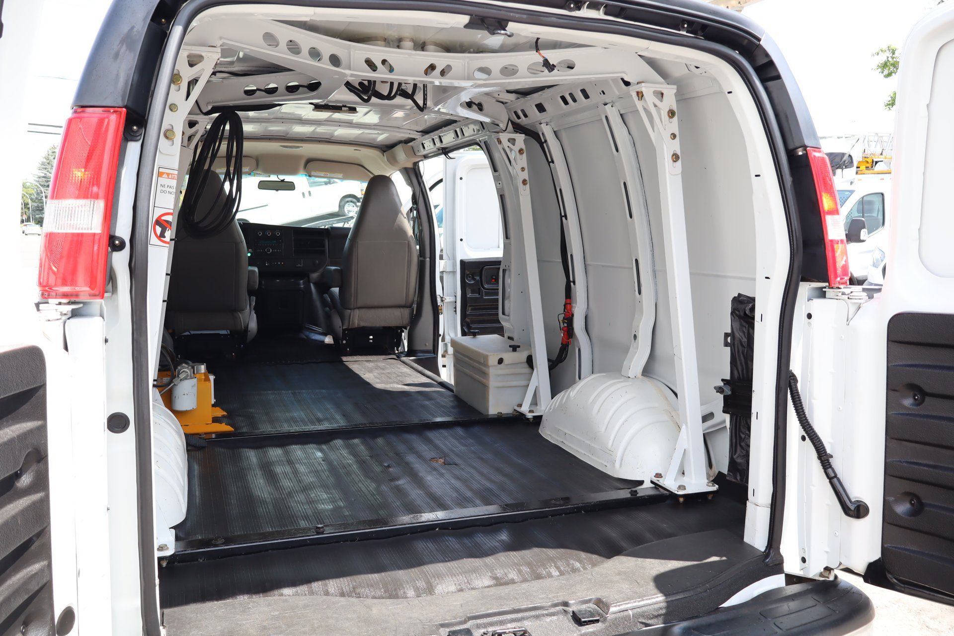 GMC Savana 2021 - Image 19