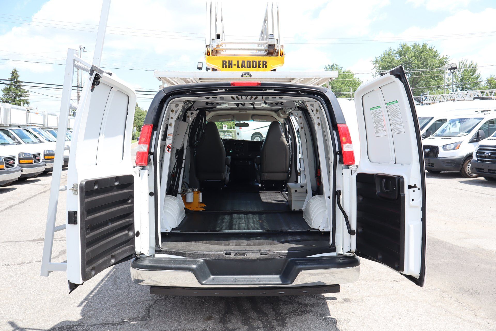GMC Savana 2021 - Image 14