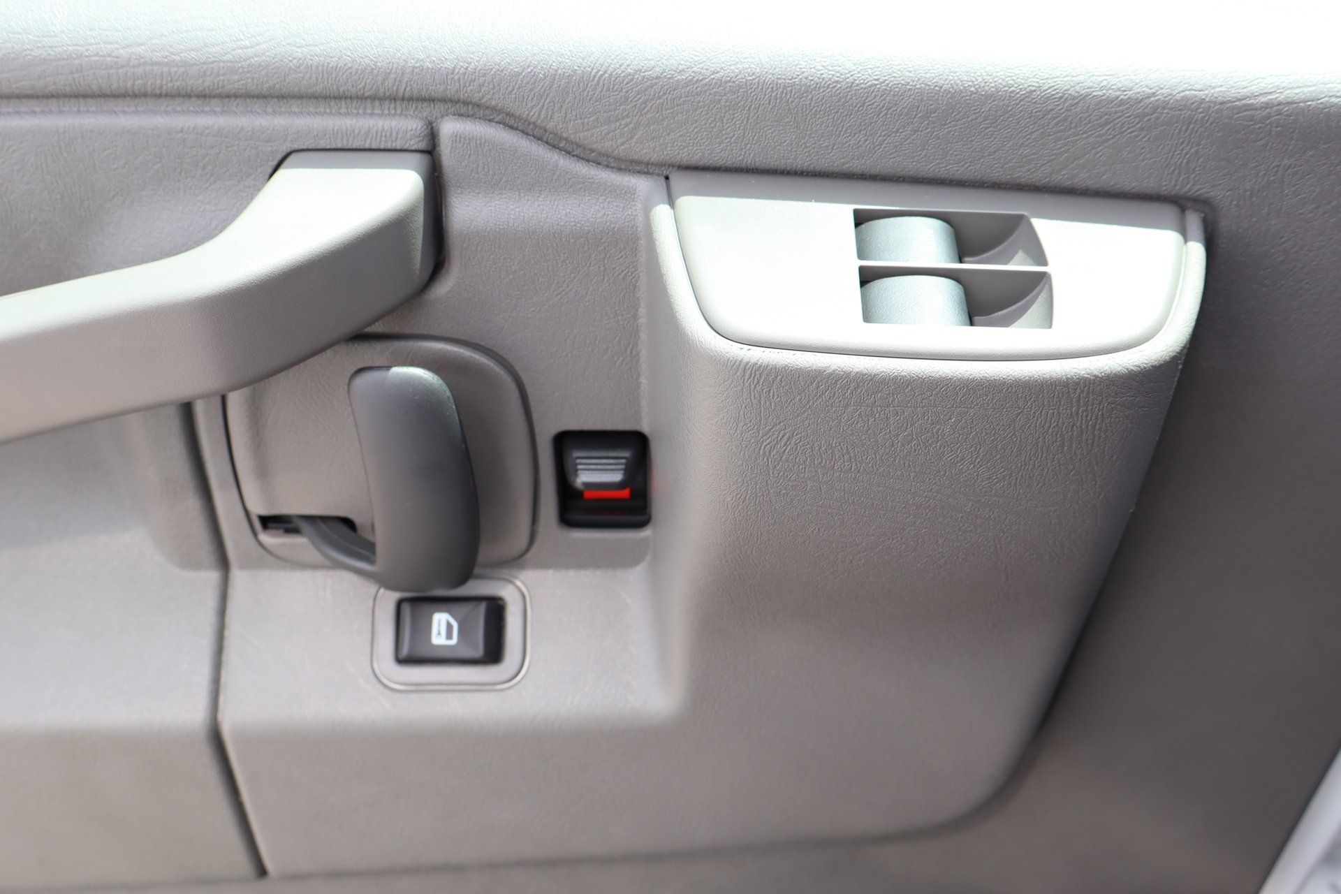 GMC Savana 2025 - Image 14