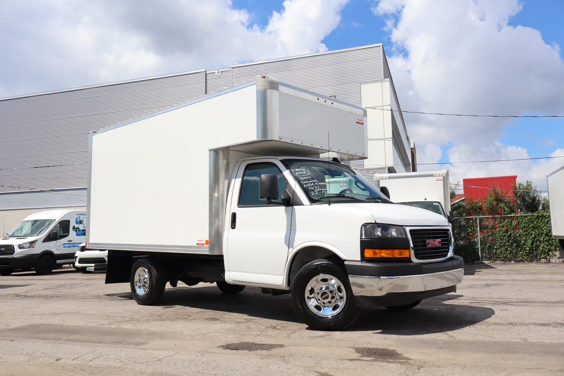 GMC Savana 2025 - Image 5