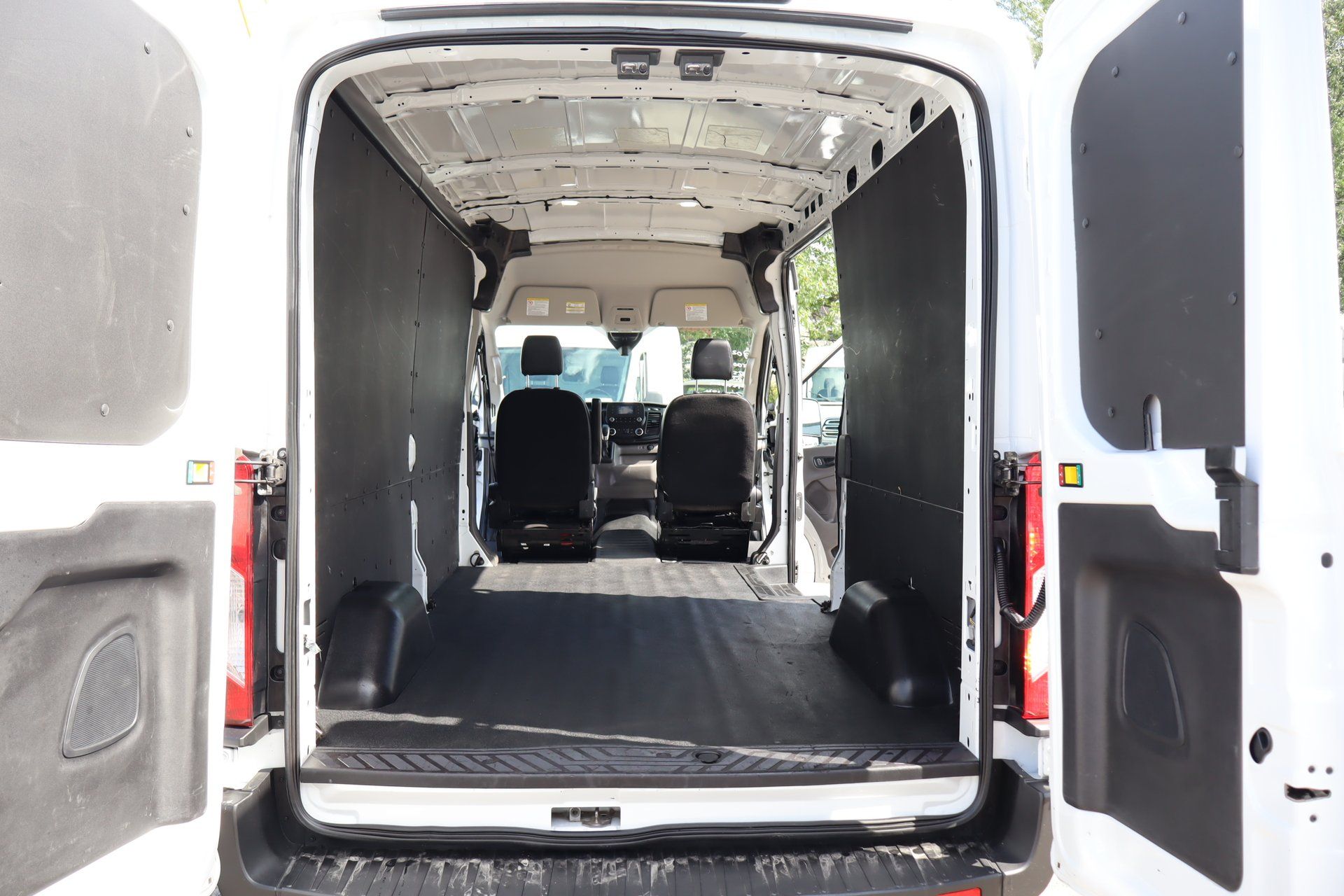 Ford Transit 2024 - Image 12 