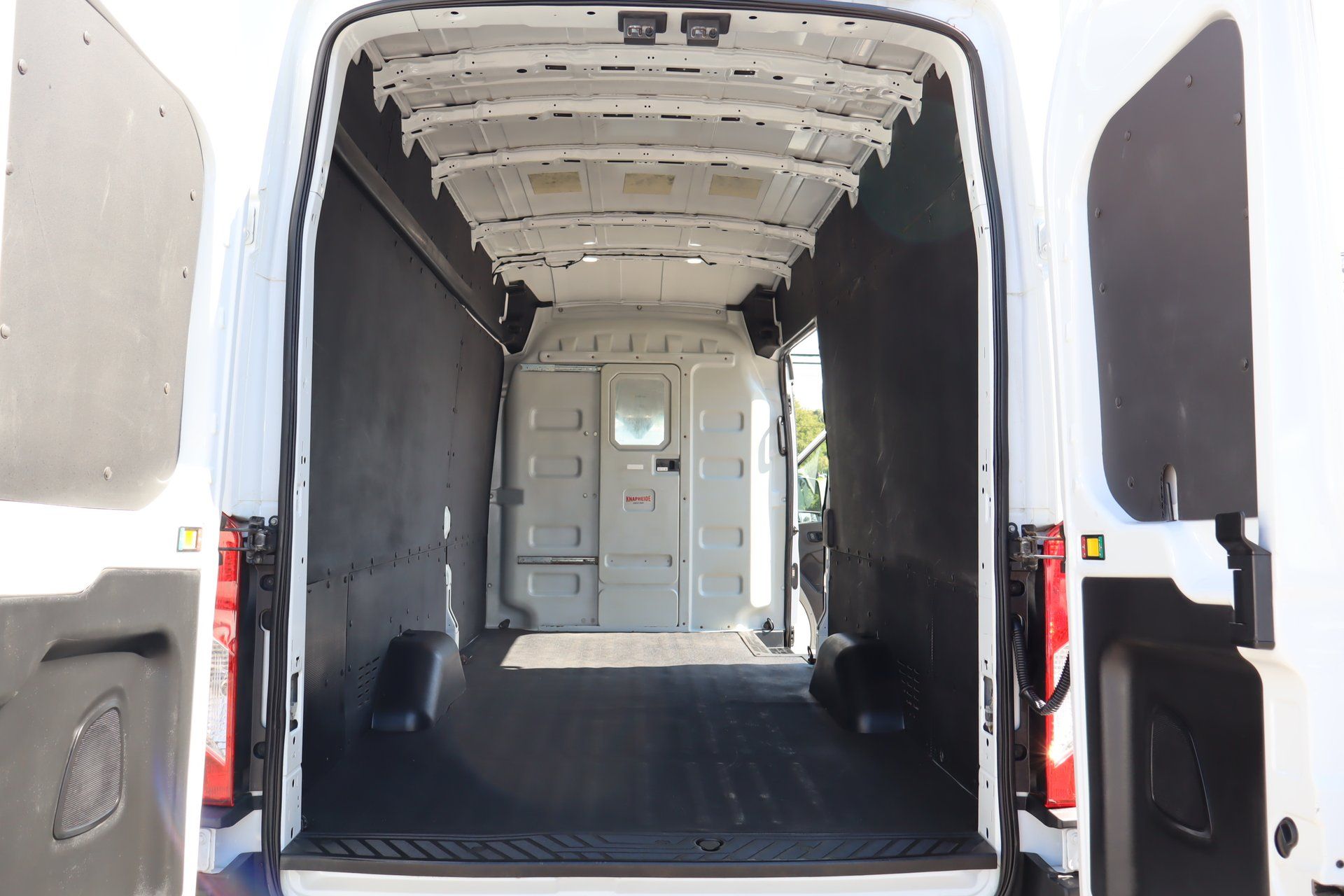 Ford Transit 2023 - Image 10