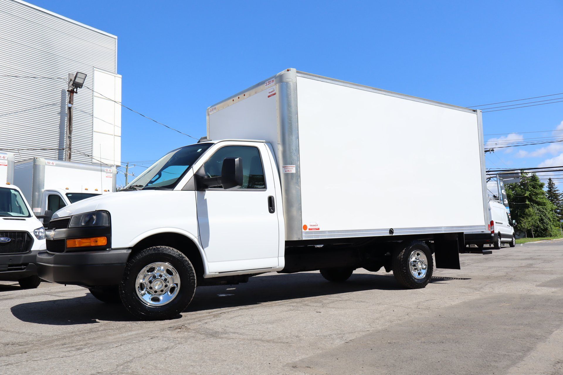 Chevrolet Express 2025 - Image 4 
