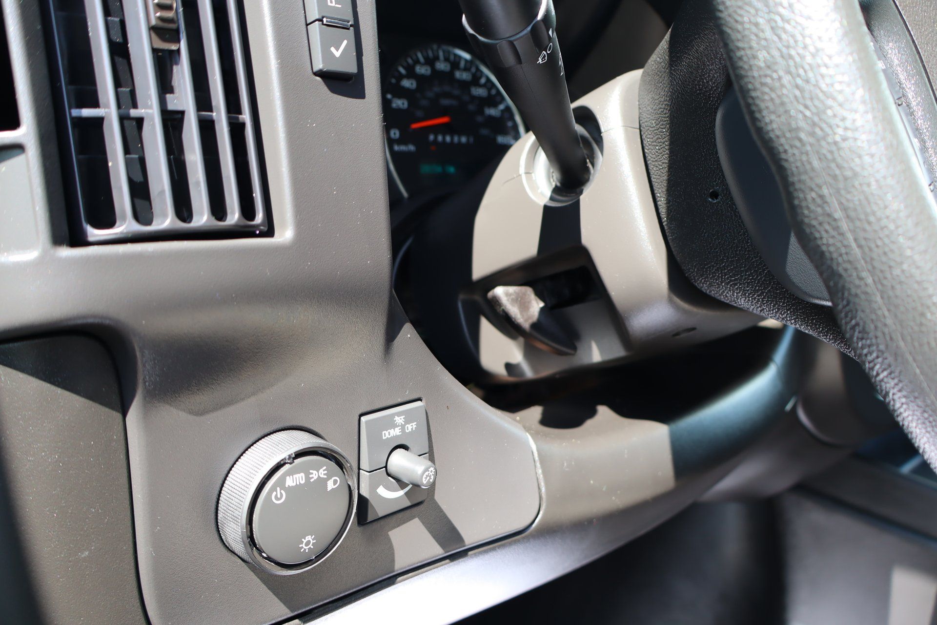 Chevrolet Express 2025 - Image 11 