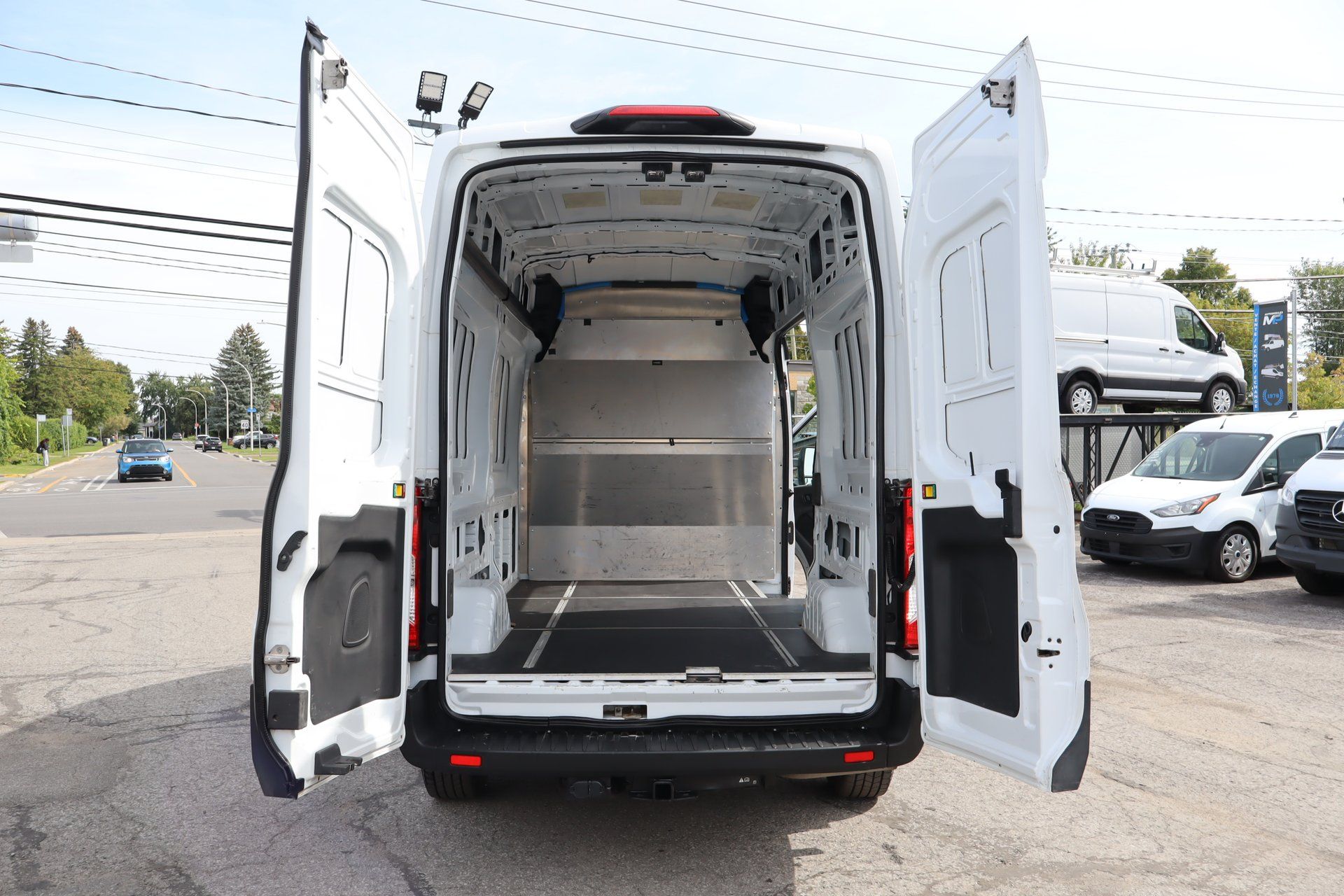Ford Transit 2023 - Image 17 