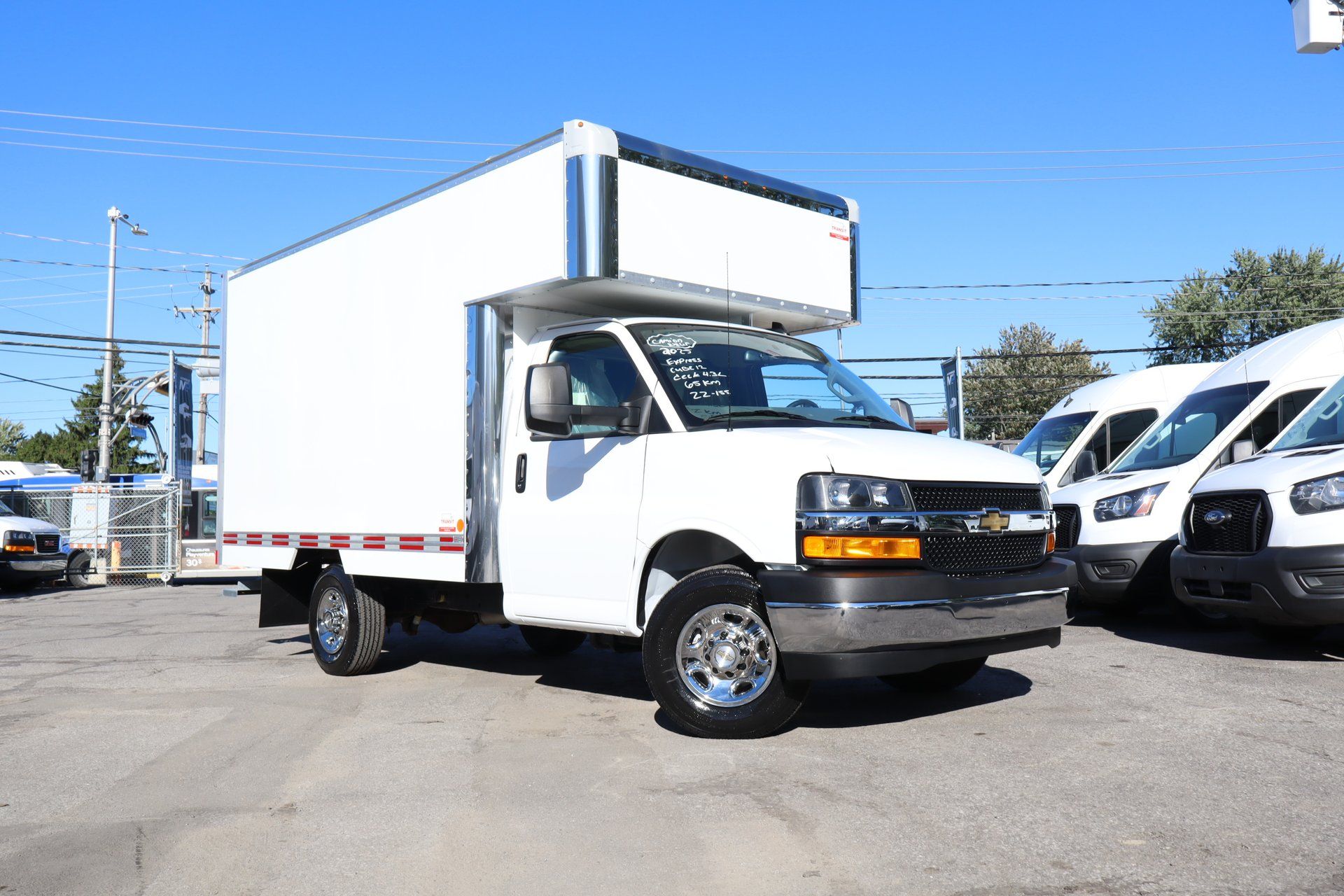 Chevrolet Express 2025 - Image 1 