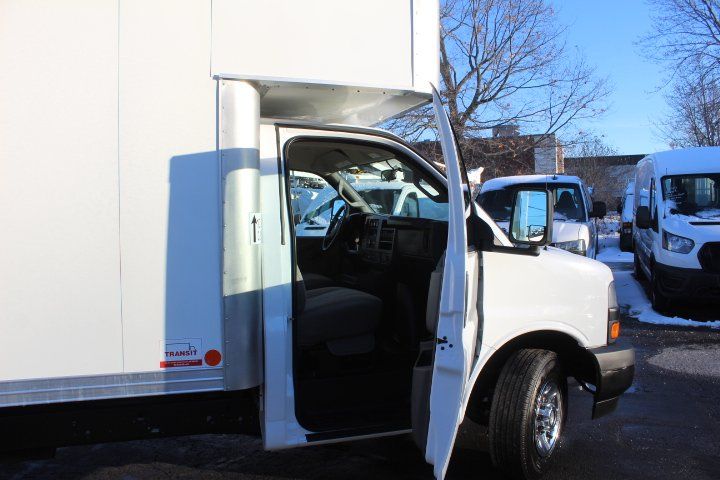 Chevrolet Express Cutaway 2024 - Image 2