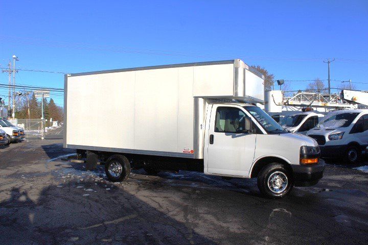 Chevrolet Express Cutaway 2024 - Image 3