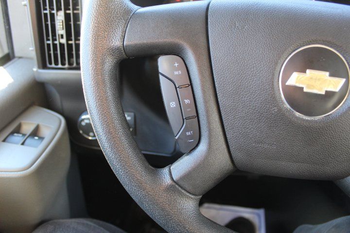 Chevrolet Express Cutaway 2024 - Image 8