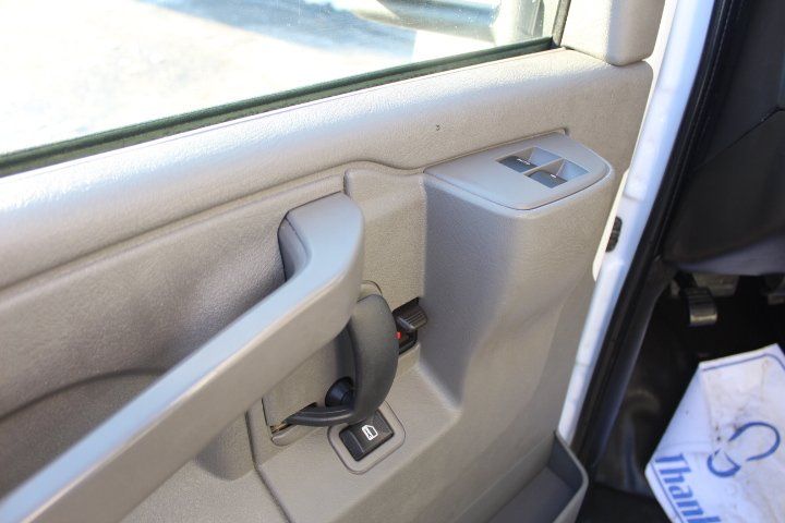 Chevrolet Express Cutaway 2024 - Image 11