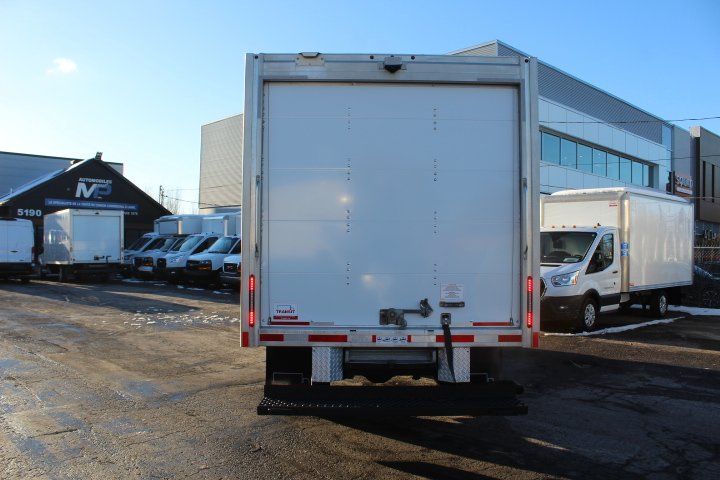 Chevrolet Express Cutaway 2024 - Image 17