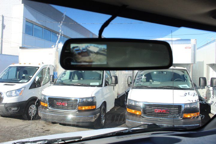 Chevrolet Express Cutaway 2022 - Image 9