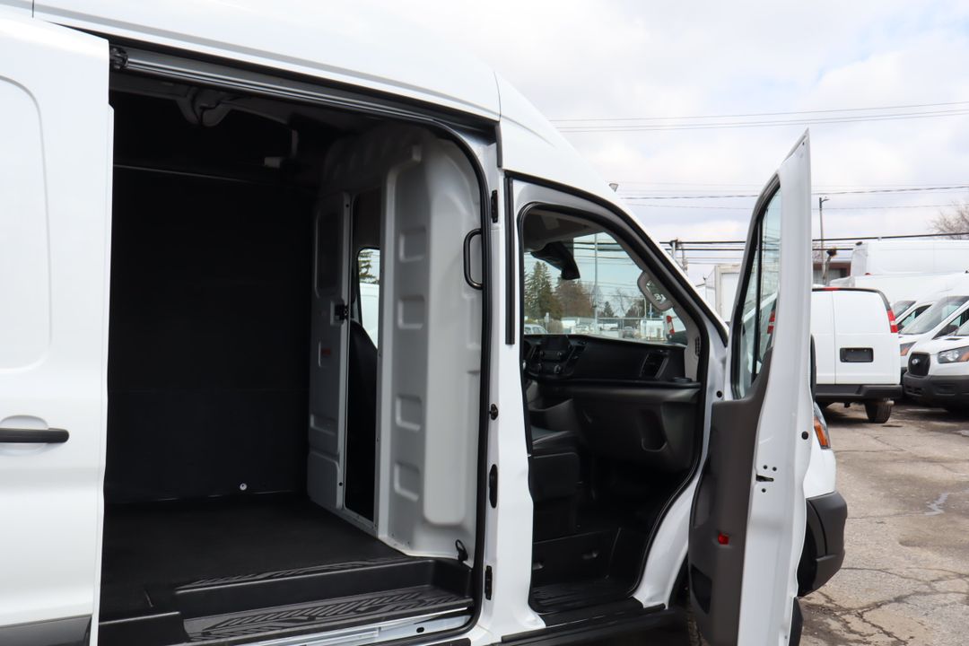 Ford Transit Cargo Van 2023 - Image 9
